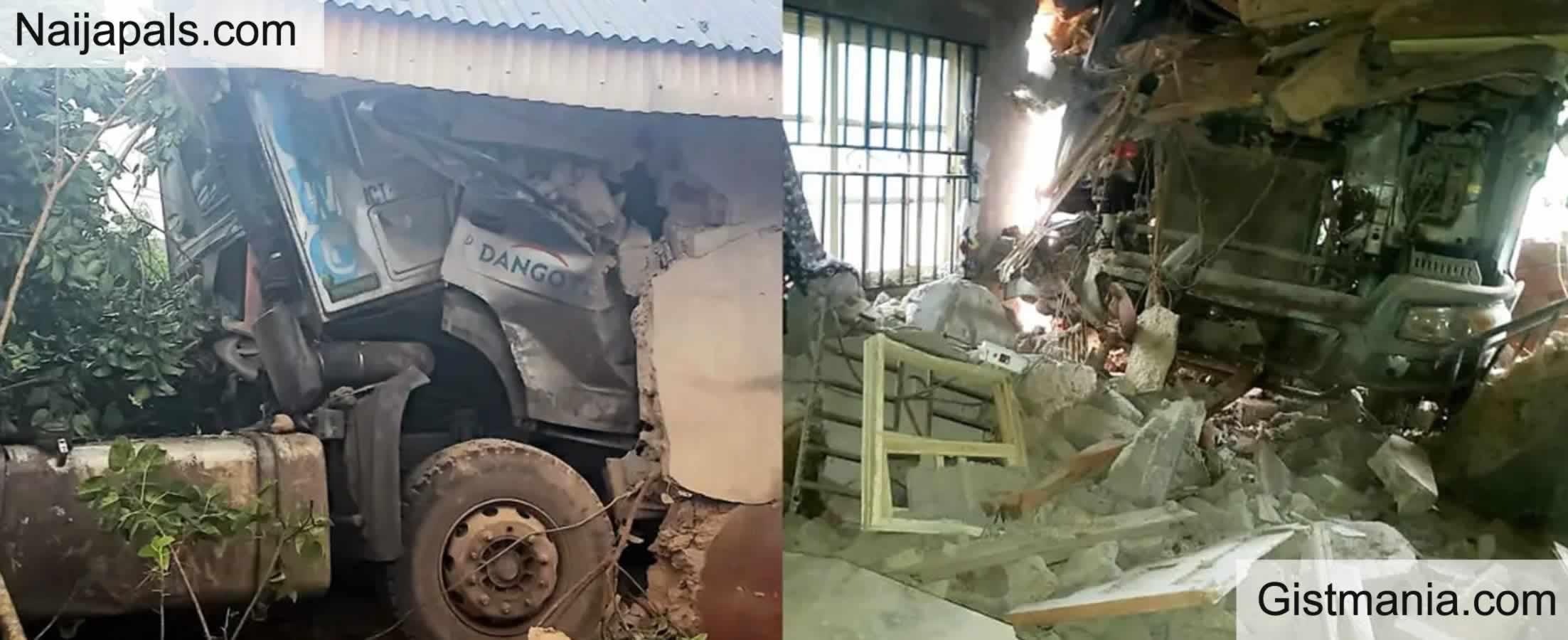 Truck Falls Off Pen Cinema Bridge, Crushes Two Mini-Buses in Lagos (Photos + Videos)