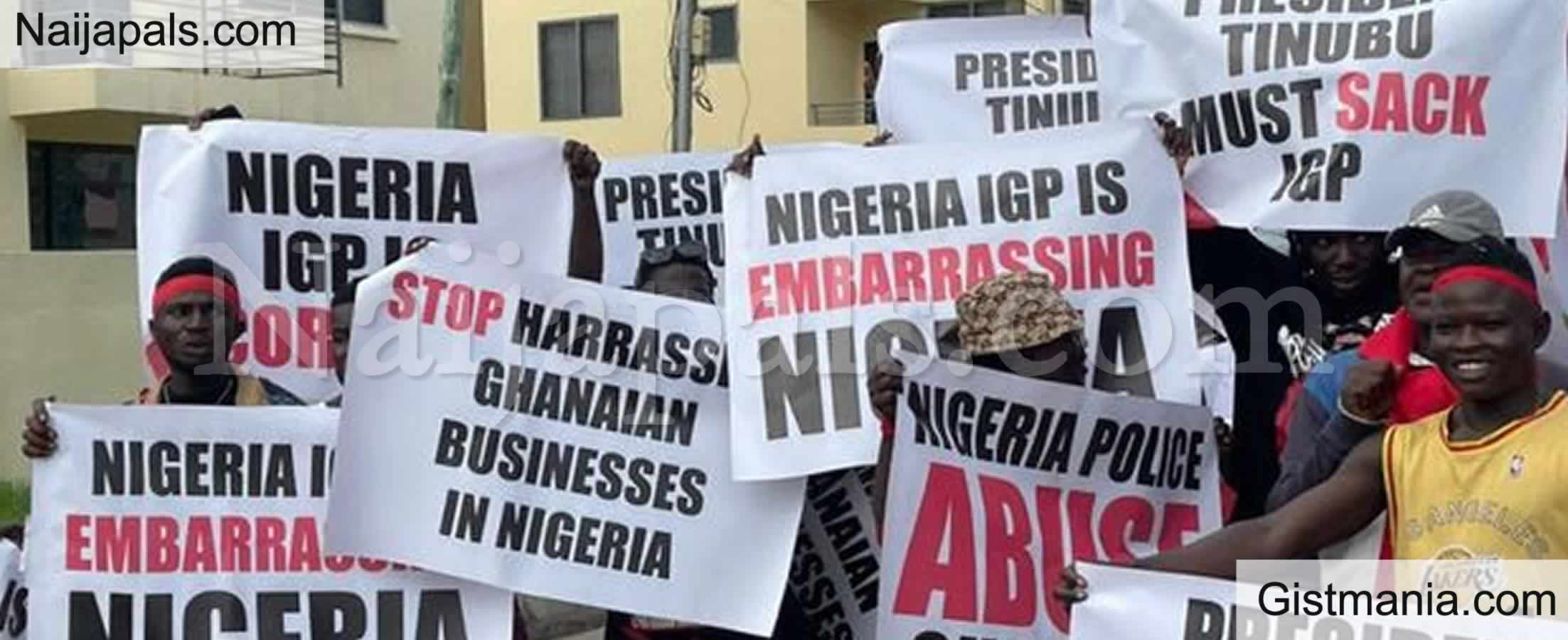 VIDEO&#059; Drama As Ghanaian Protest Alleged Harassment By Police, EFCC