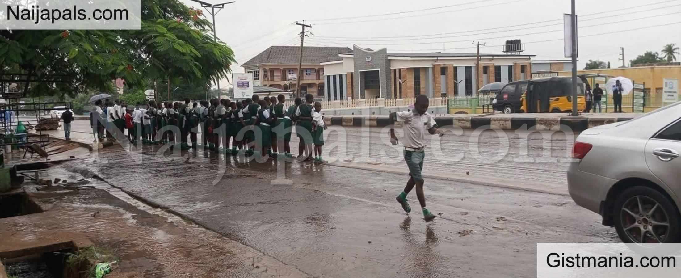 SAD: Benue Kids Forced To Hail Tinubu Under Rain As Condolence Visit Turns Political Rally