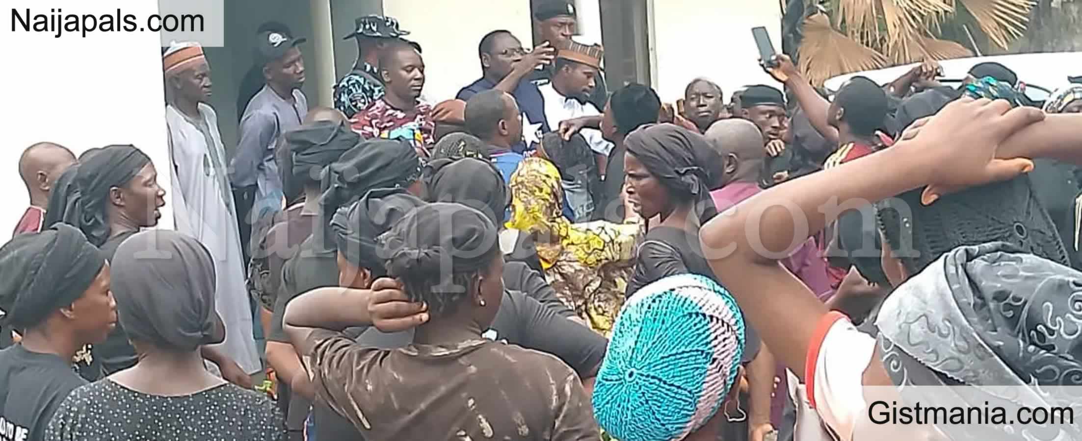 How Police Fire Teargas At Women Protesting Husbands’ Killing By Herdsmen In Taraba